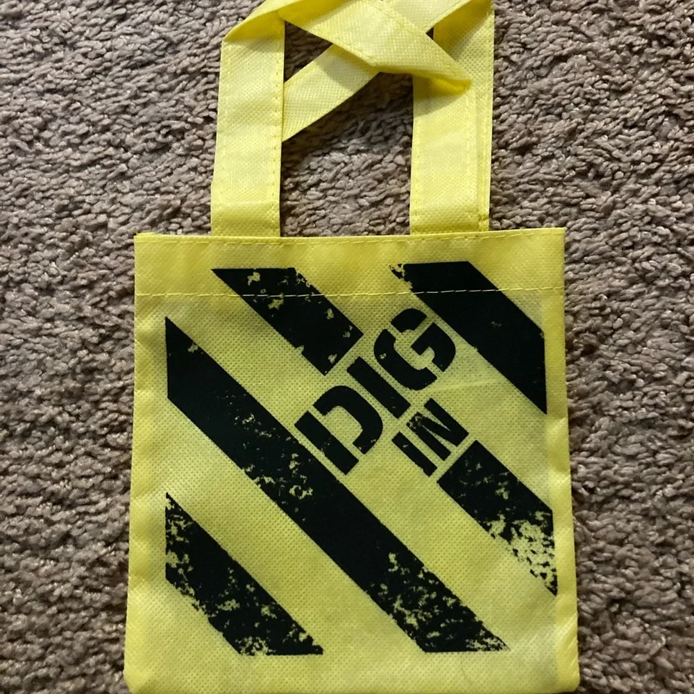 Lot of construction-theme mini tote bags (party favors)